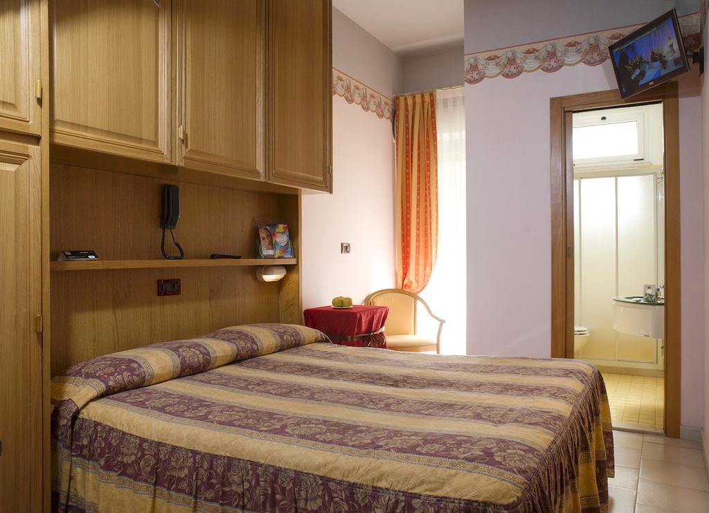 Hotel Kennedy Римини Екстериор снимка